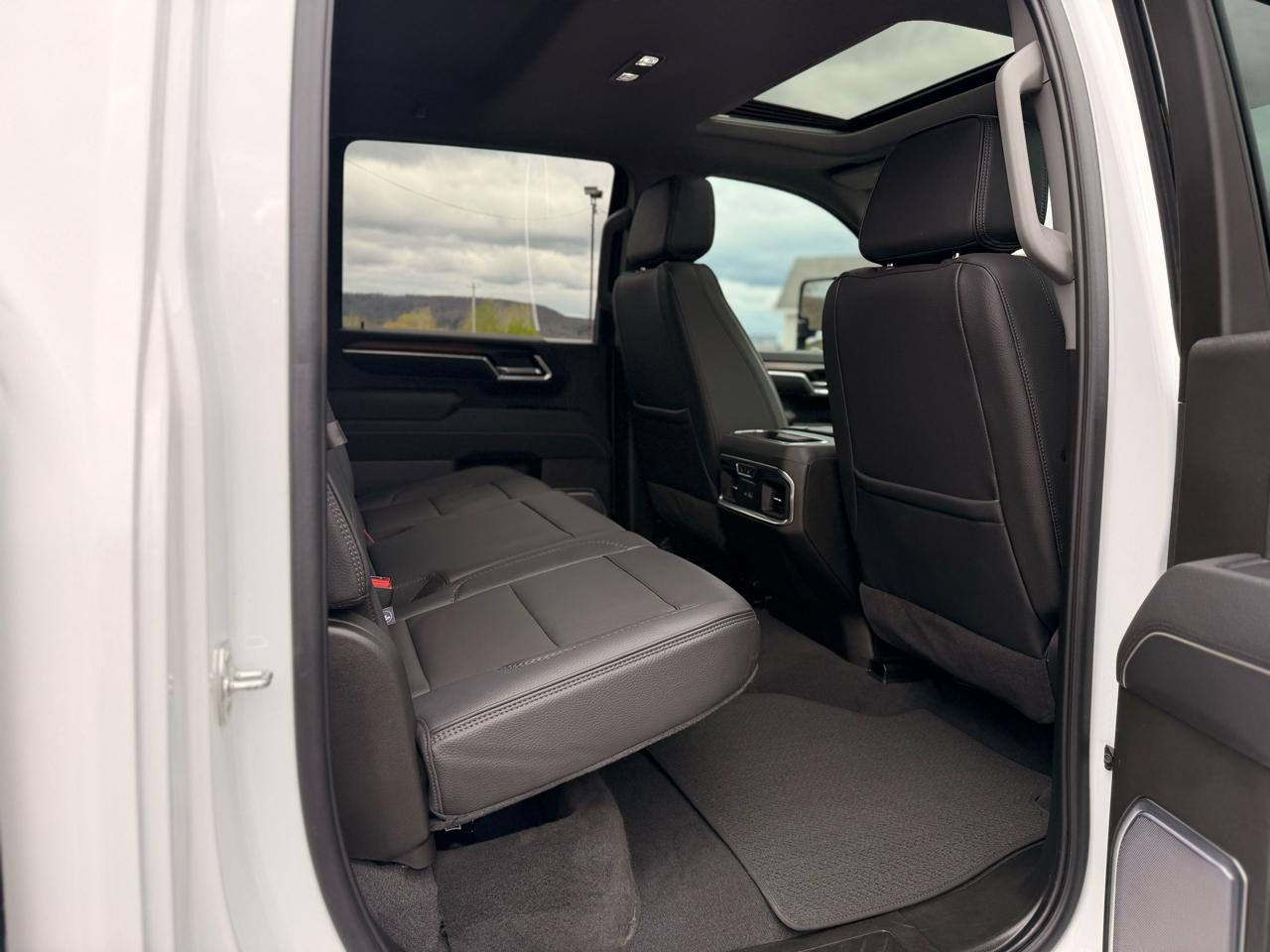 GMC Sierra 3500HD Denali Crew Cab 4WD 2025