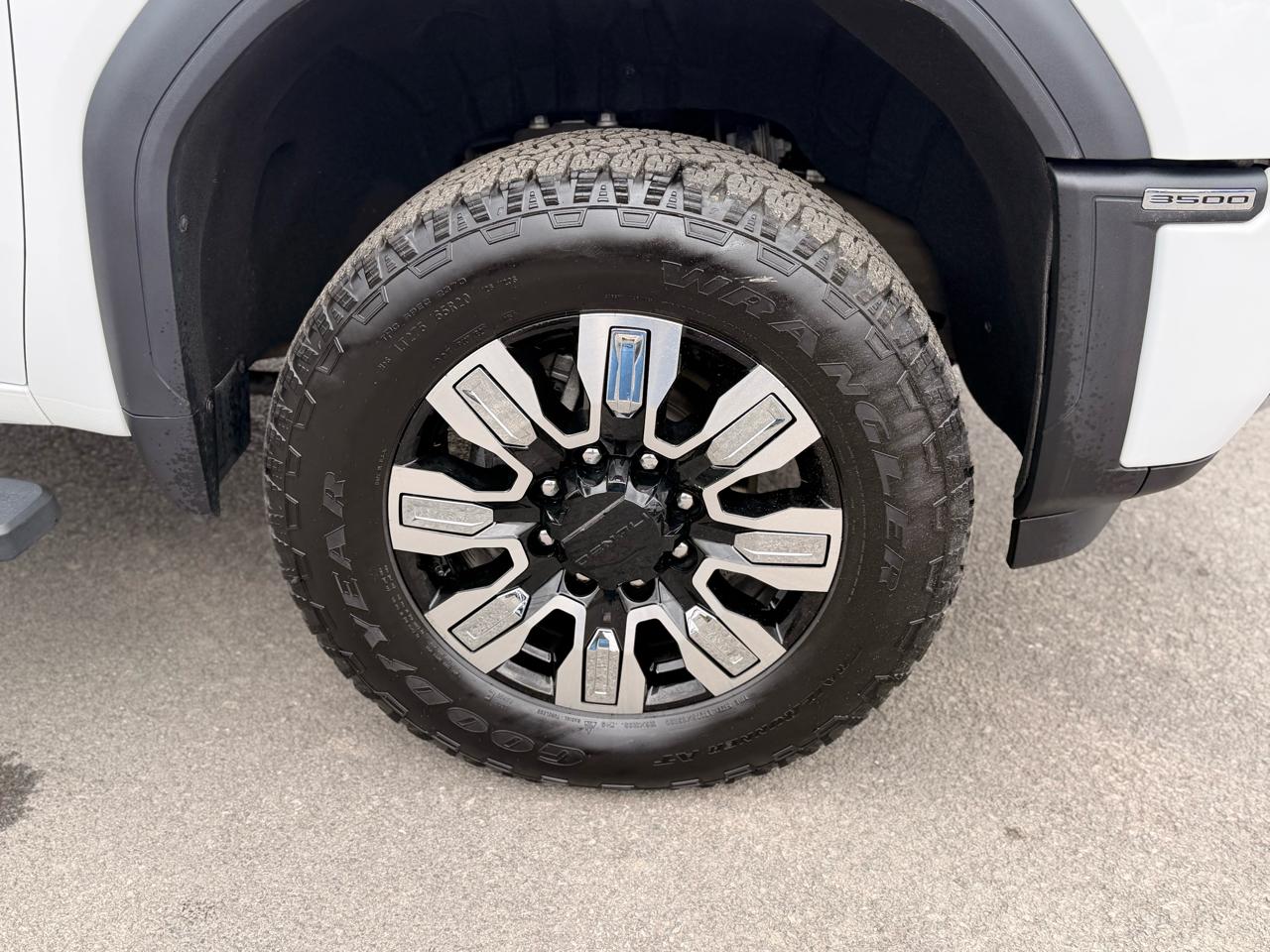 GMC Sierra 3500HD Denali Crew Cab 4WD 2025