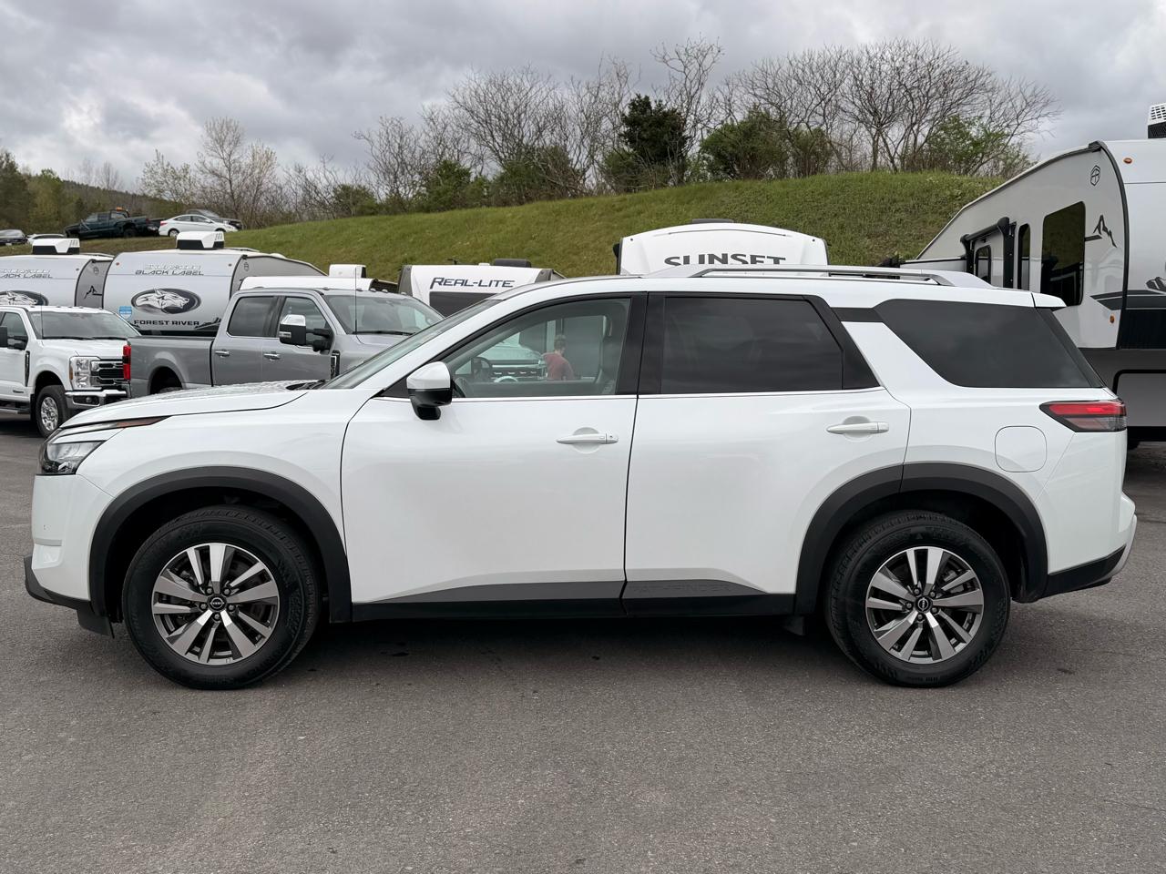 Nissan Pathfinder SL 4WD 2025