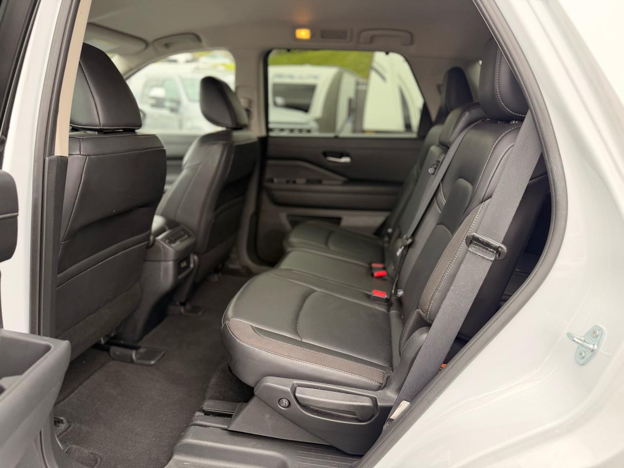 Nissan Pathfinder SL 4WD 2025