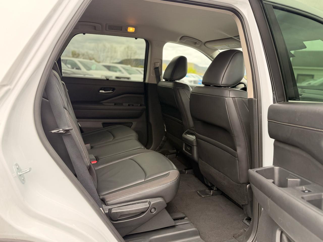 Nissan Pathfinder SL 4WD 2025