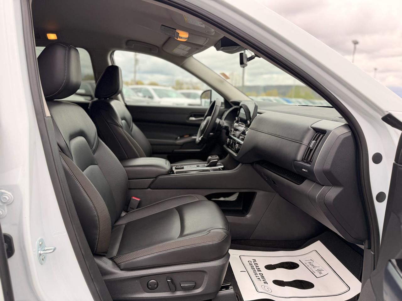 Nissan Pathfinder SL 4WD 2025