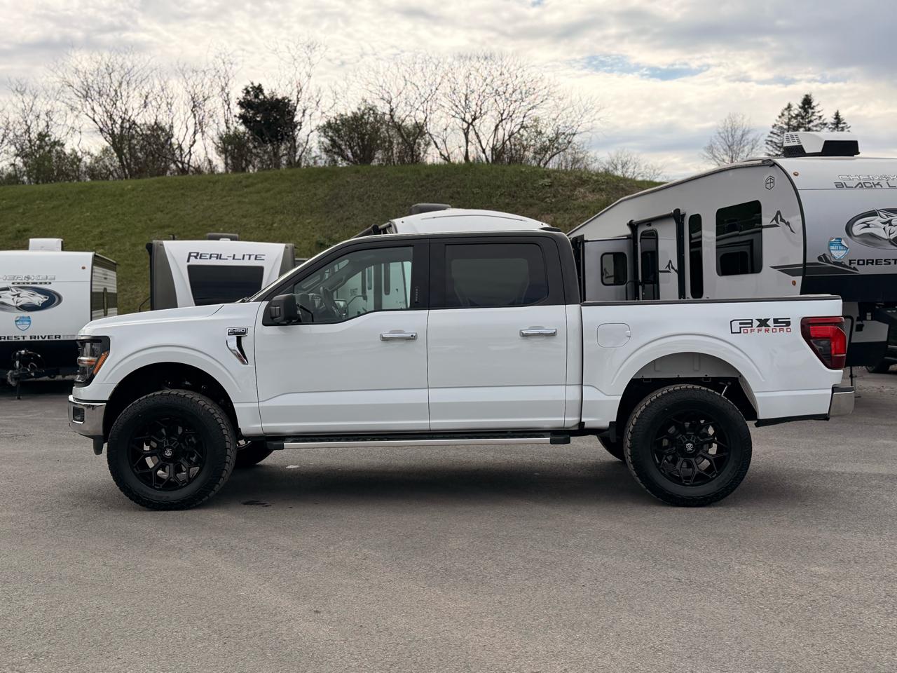 Ford F-150 XLT SuperCrew 4WD 2024