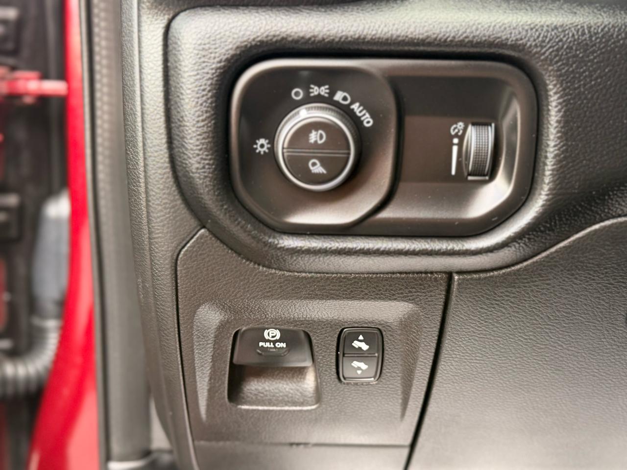 RAM 1500 Sport Crew Cab SB 4WD 2020