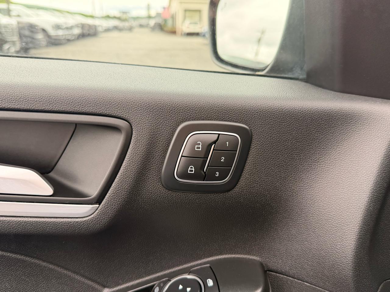 Ford Escape Platinum AWD 2025