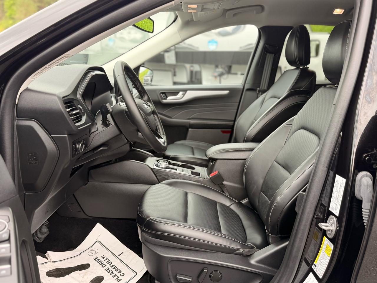 Ford Escape Platinum AWD 2025