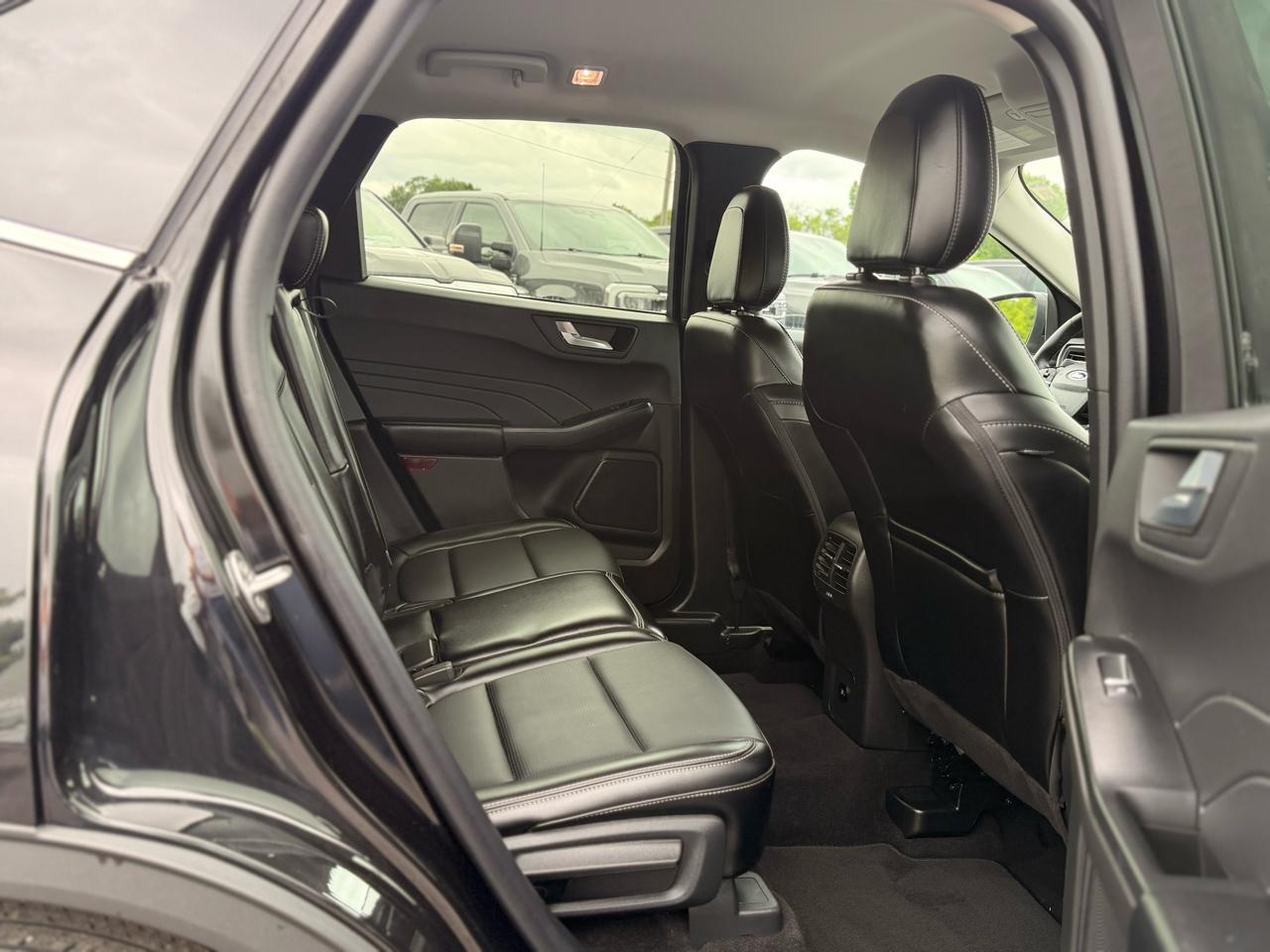 Ford Escape Platinum AWD 2025