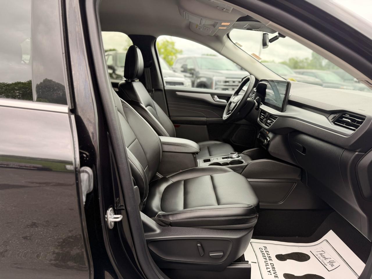 Ford Escape Platinum AWD 2025