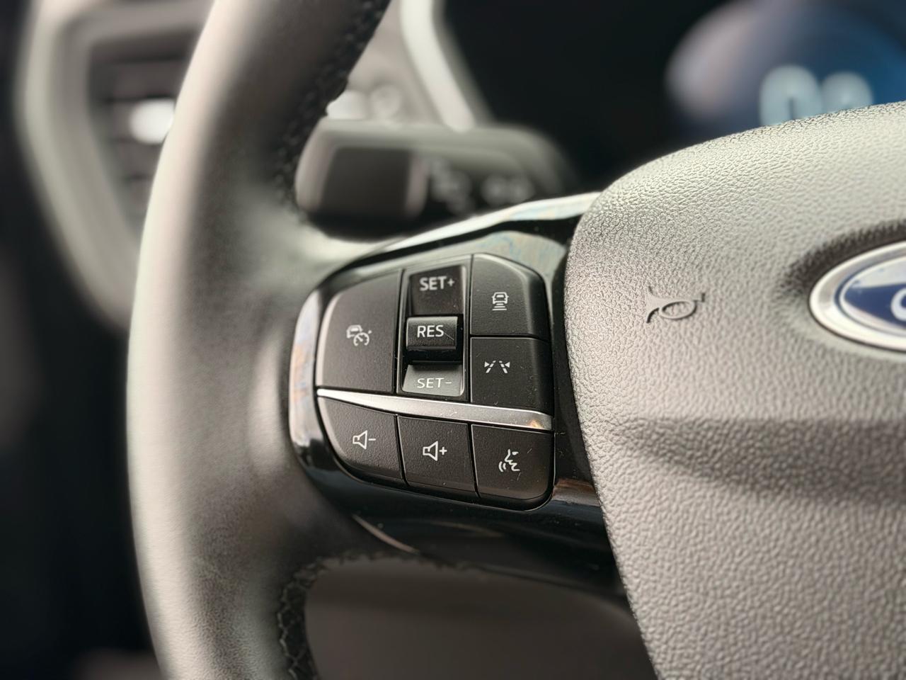 Ford Escape Platinum AWD 2025