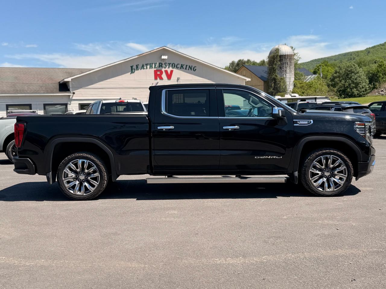GMC Sierra 1500 Denali Crew Cab Short Box 4WD 2023
