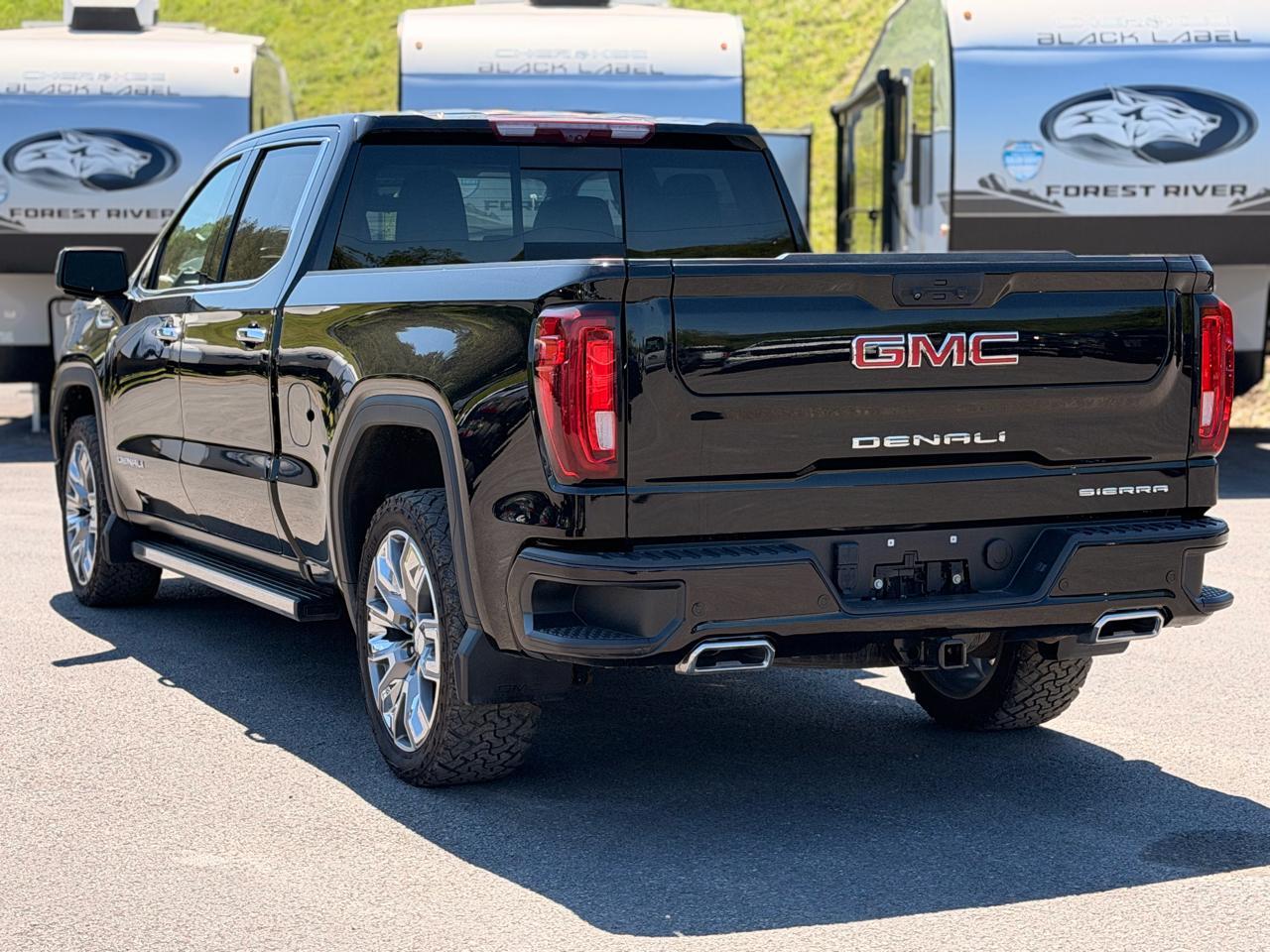 GMC Sierra 1500 Denali Crew Cab Short Box 4WD 2023