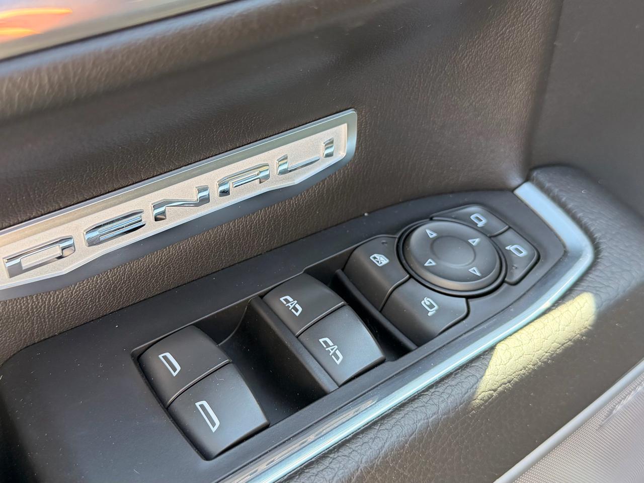 GMC Sierra 1500 Denali Crew Cab Short Box 4WD 2023