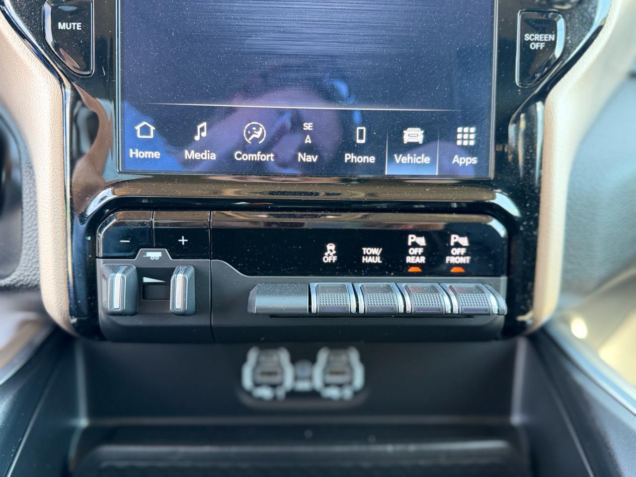 RAM 1500 Laramie Crew Cab 4WD 2022