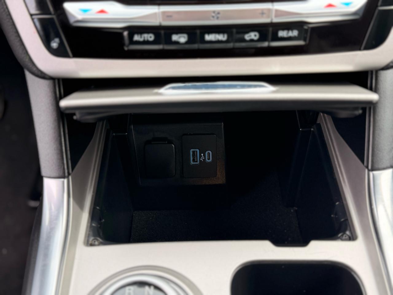 Ford Explorer XLT AWD 2023