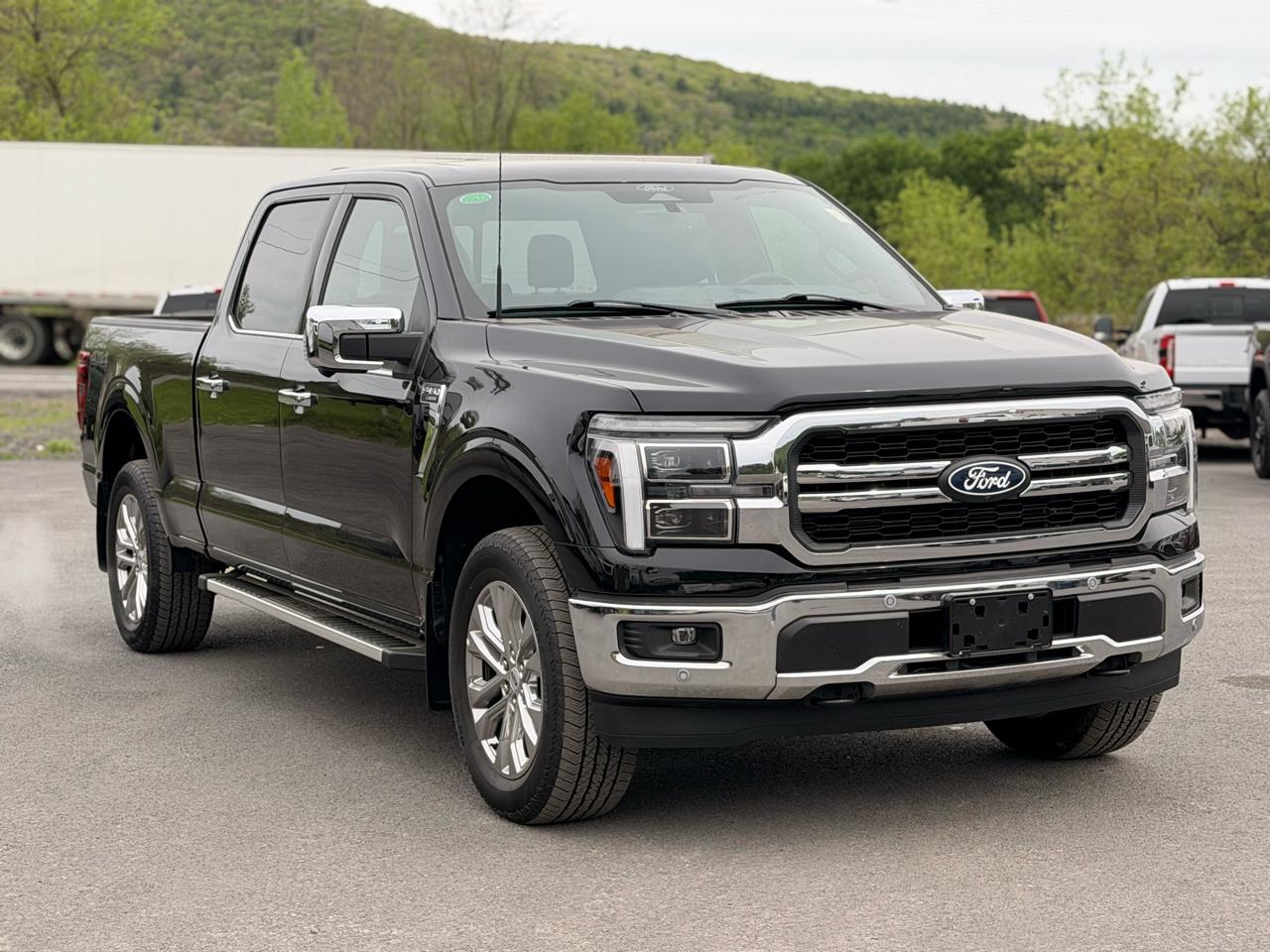 Ford F-150 Lariat SuperCrew 4WD 2025