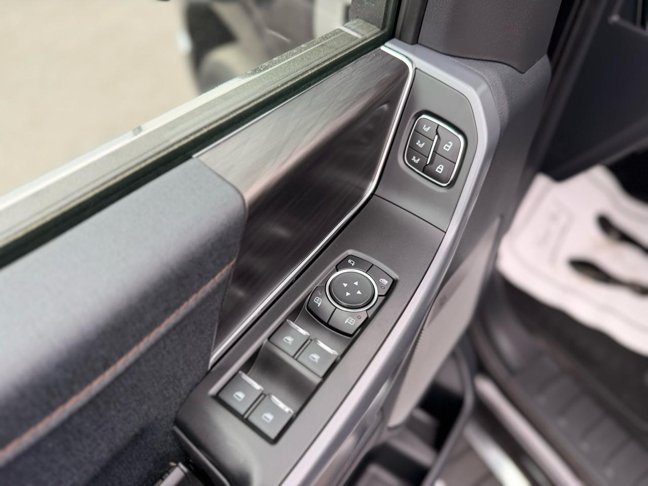 Ford F-150 Lariat SuperCrew 4WD 2025