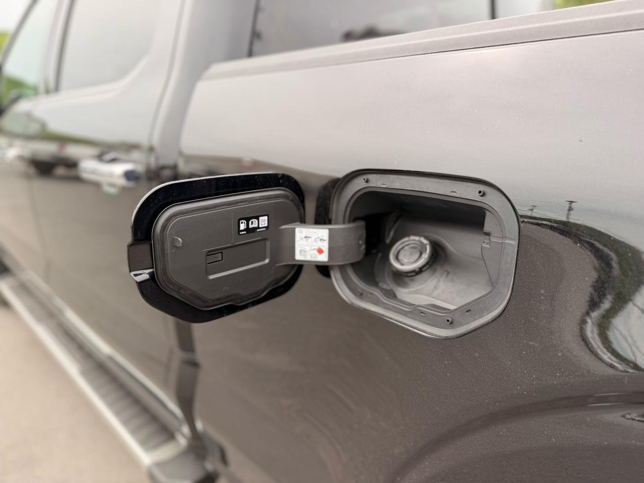 Ford F-150 Lariat SuperCrew 4WD 2025