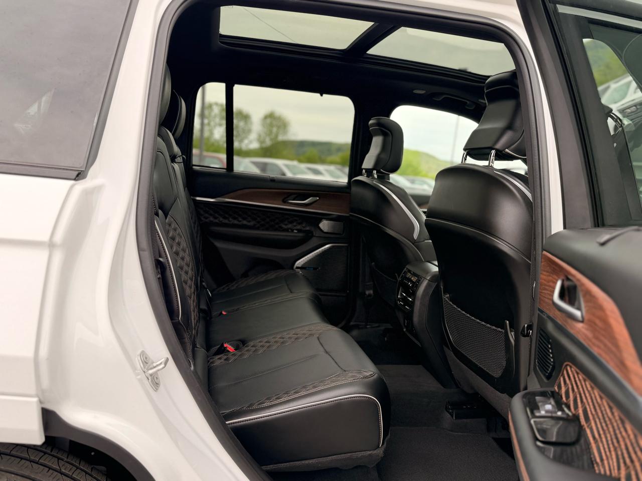 Jeep Grand Cherokee Summit 4WD 2024