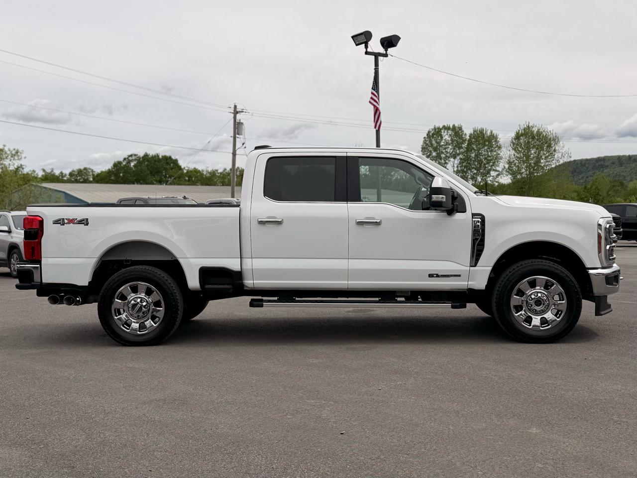 Ford F-250 SD Lariat Crew Cab 4WD 2024