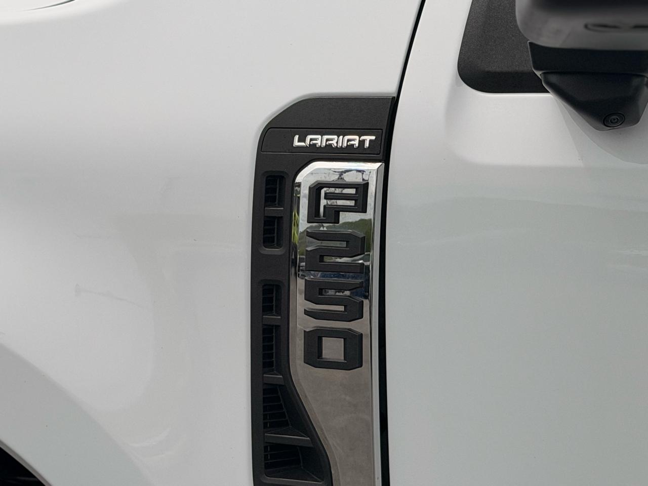 Ford F-250 SD Lariat Crew Cab 4WD 2024