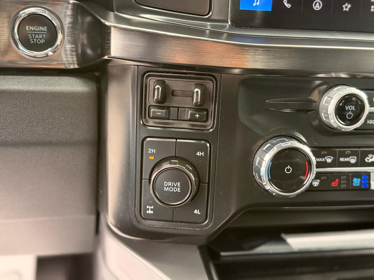 Ford F-250 SD Lariat Crew Cab 4WD 2024