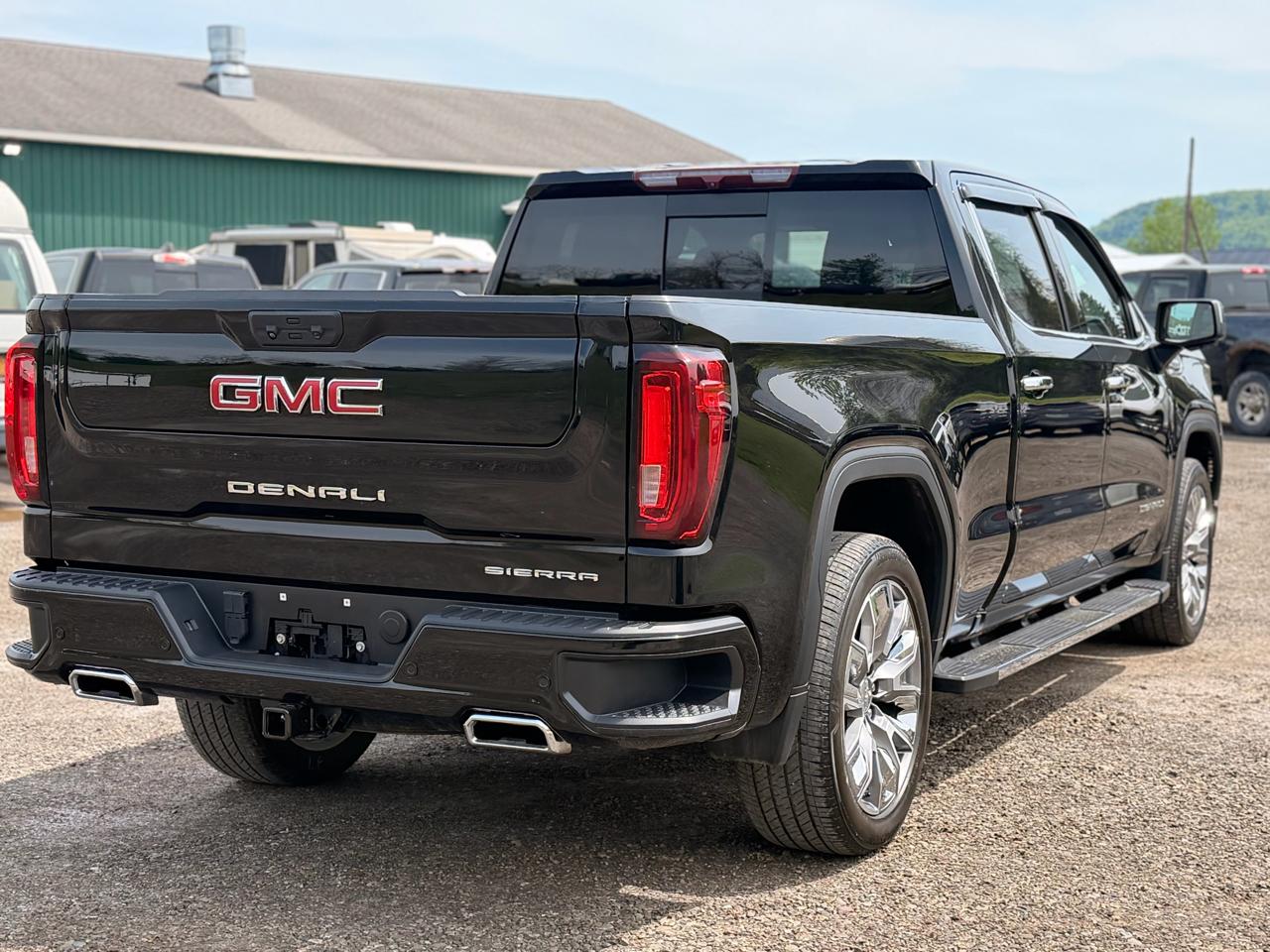 GMC Sierra 1500 Denali Crew Cab Short Box 4WD 2023