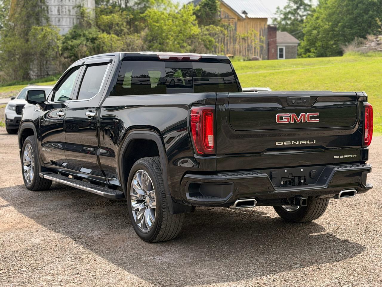 GMC Sierra 1500 Denali Crew Cab Short Box 4WD 2023