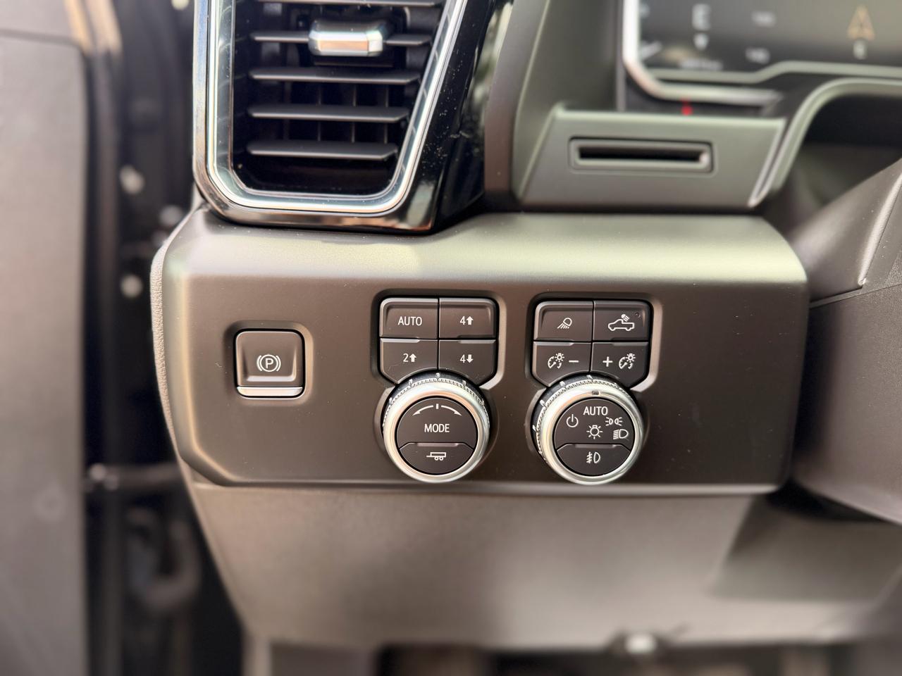 GMC Sierra 1500 Denali Crew Cab Short Box 4WD 2023