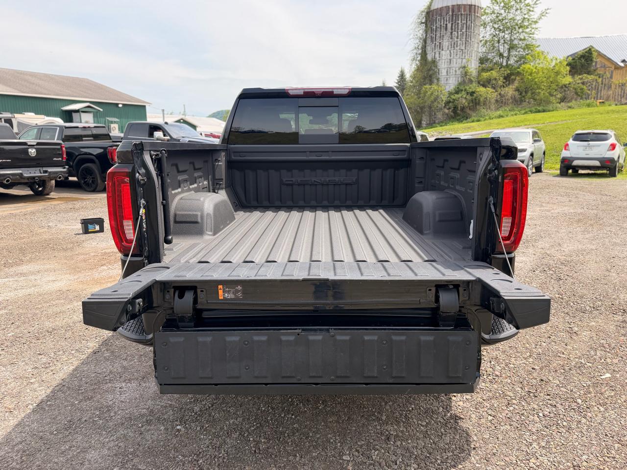 GMC Sierra 1500 Denali Crew Cab Short Box 4WD 2023