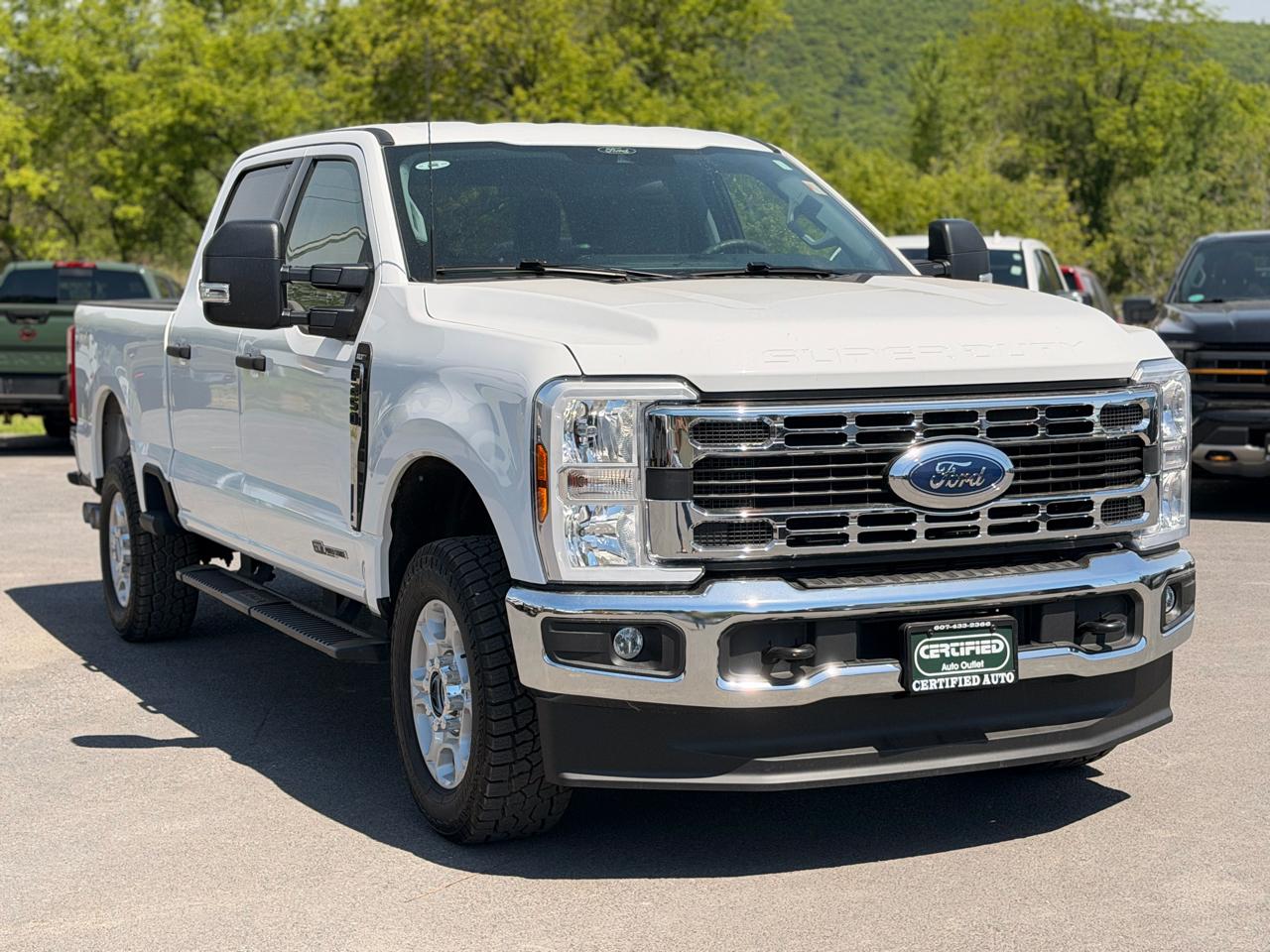 Ford F-250 SD XLT Crew Cab 4WD 2025