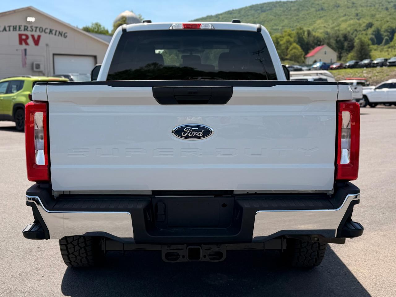 Ford F-250 SD XLT Crew Cab 4WD 2025