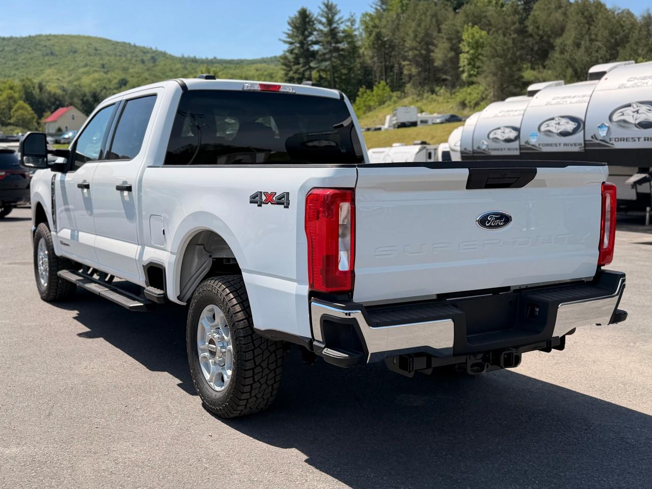 Ford F-250 SD XLT Crew Cab 4WD 2025