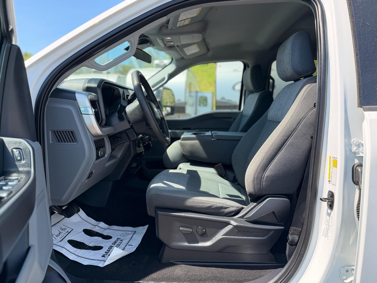 Ford F-250 SD XLT Crew Cab 4WD 2025