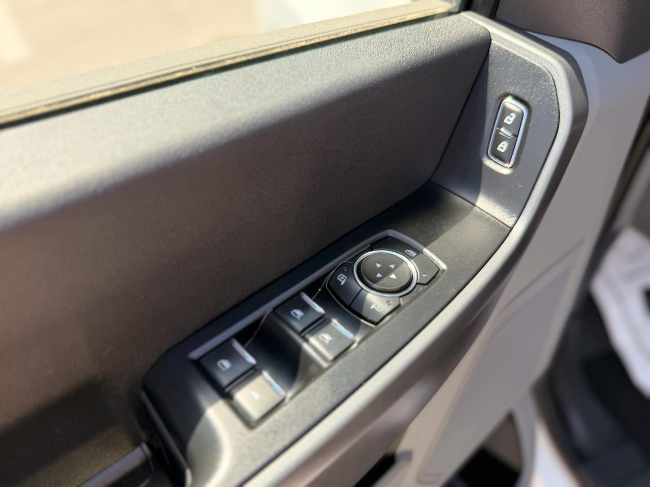 Ford F-250 SD XLT Crew Cab 4WD 2025