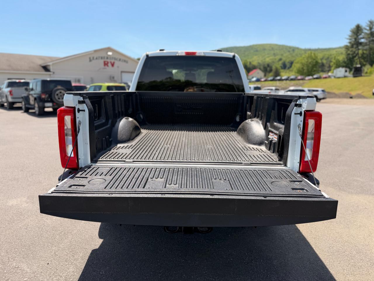 Ford F-250 SD XLT Crew Cab 4WD 2025