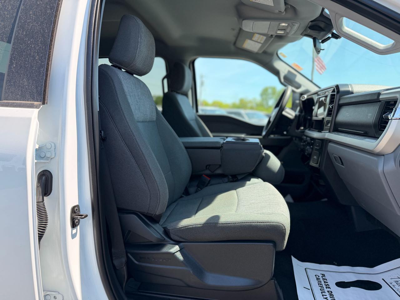 Ford F-250 SD XLT Crew Cab 4WD 2025