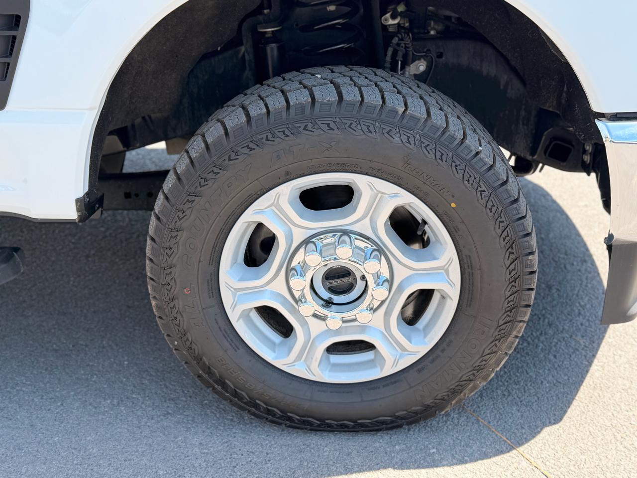 Ford F-250 SD XLT Crew Cab 4WD 2025