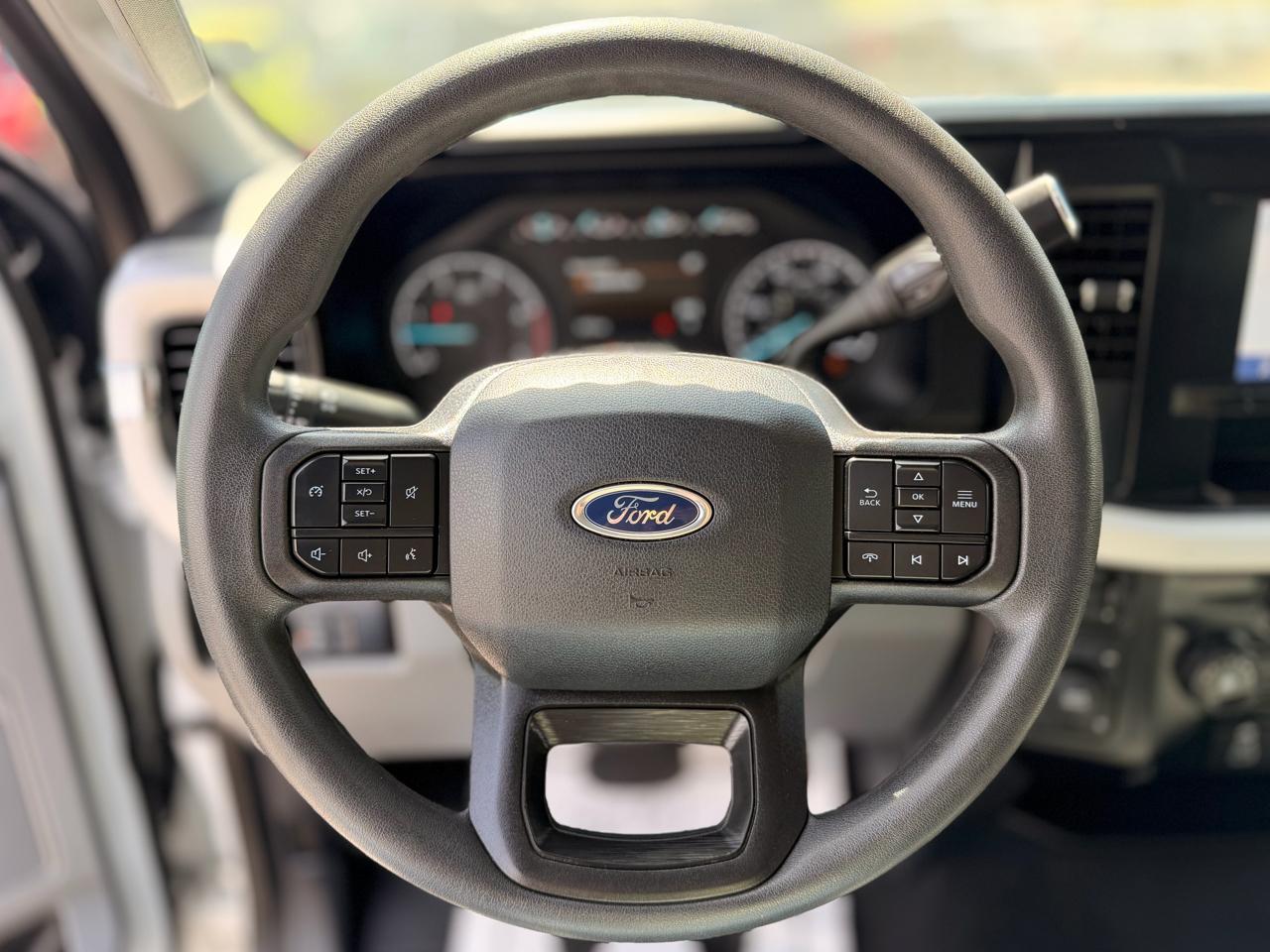 Ford F-250 SD XLT Crew Cab 4WD 2025