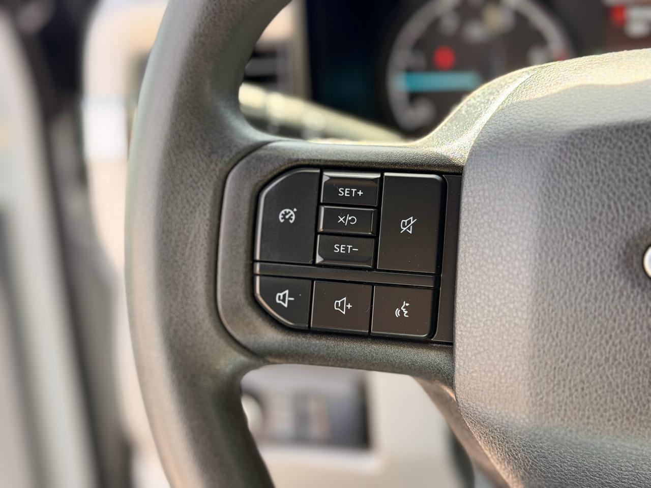 Ford F-250 SD XLT Crew Cab 4WD 2025