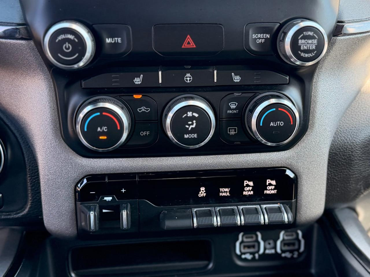 RAM 1500 Big Horn Crew Cab SWB 4WD 2023