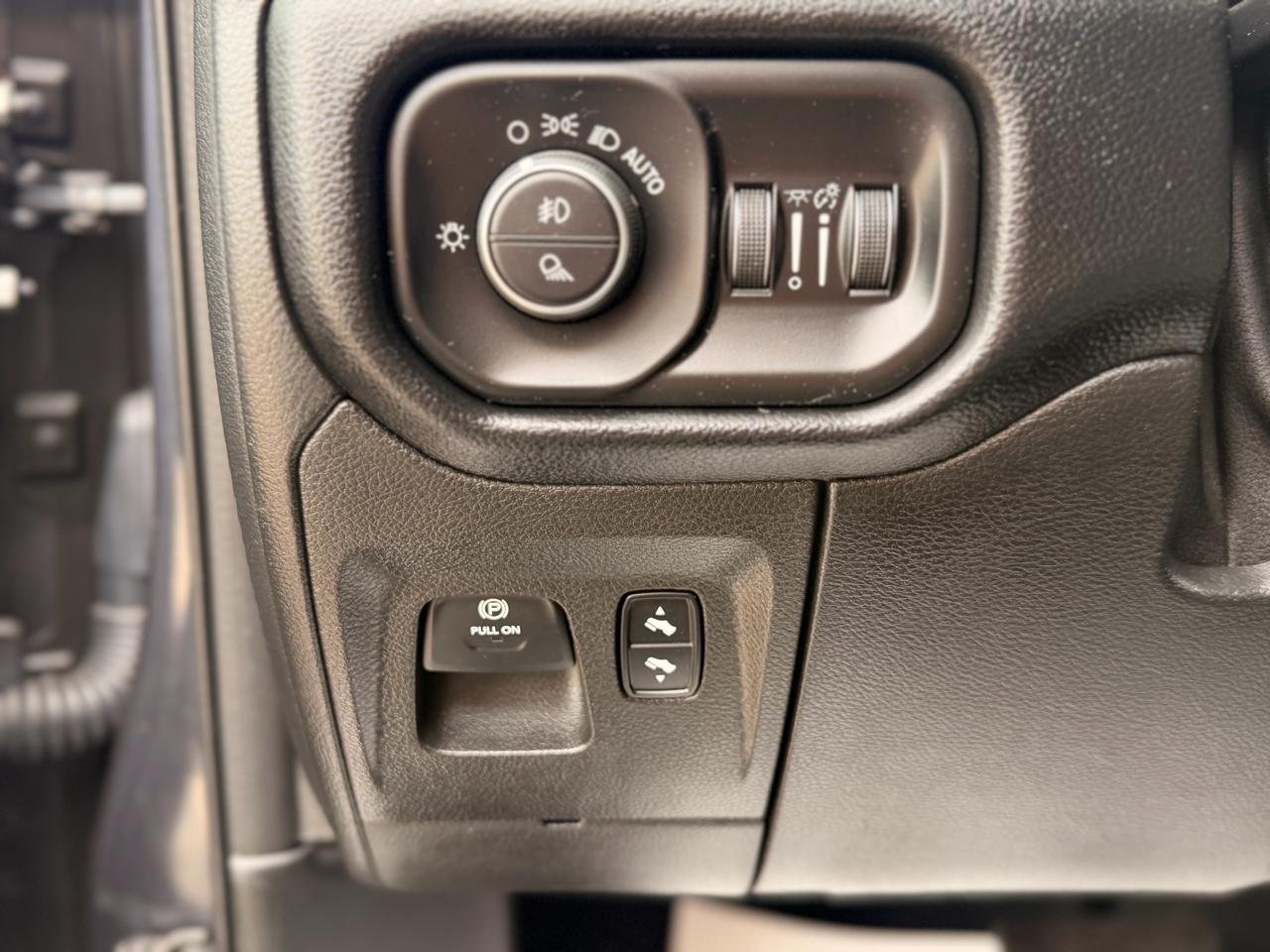 RAM 1500 Big Horn Crew Cab SWB 4WD 2019