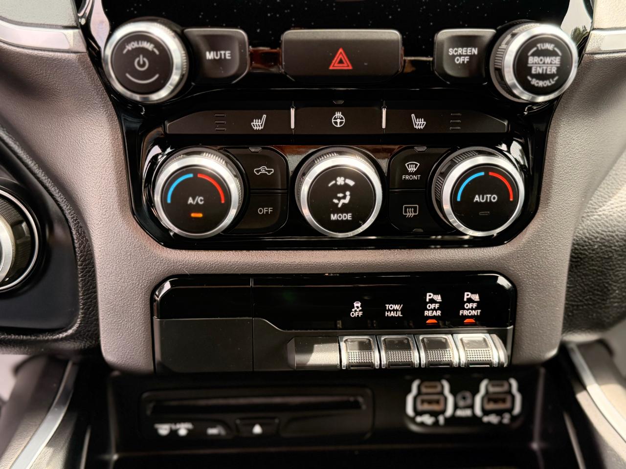 RAM 1500 Big Horn Crew Cab SWB 4WD 2019