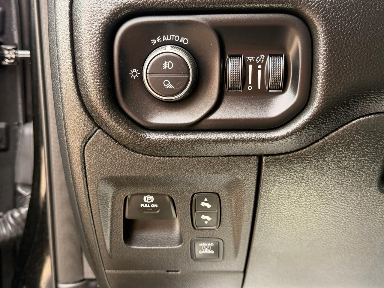 RAM 1500 Big Horn Crew Cab SWB 4WD 2025