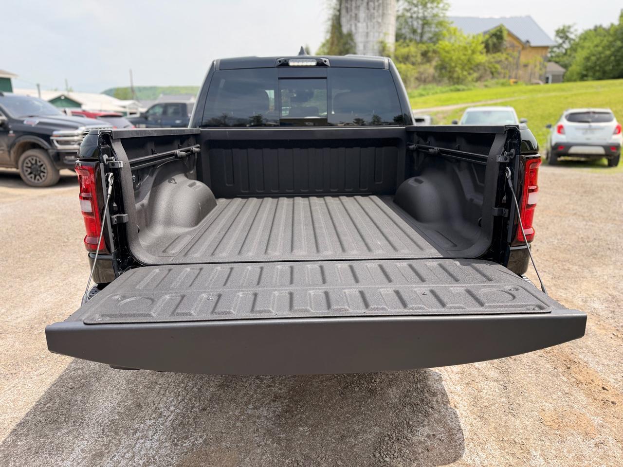 RAM 1500 Big Horn Crew Cab SWB 4WD 2025