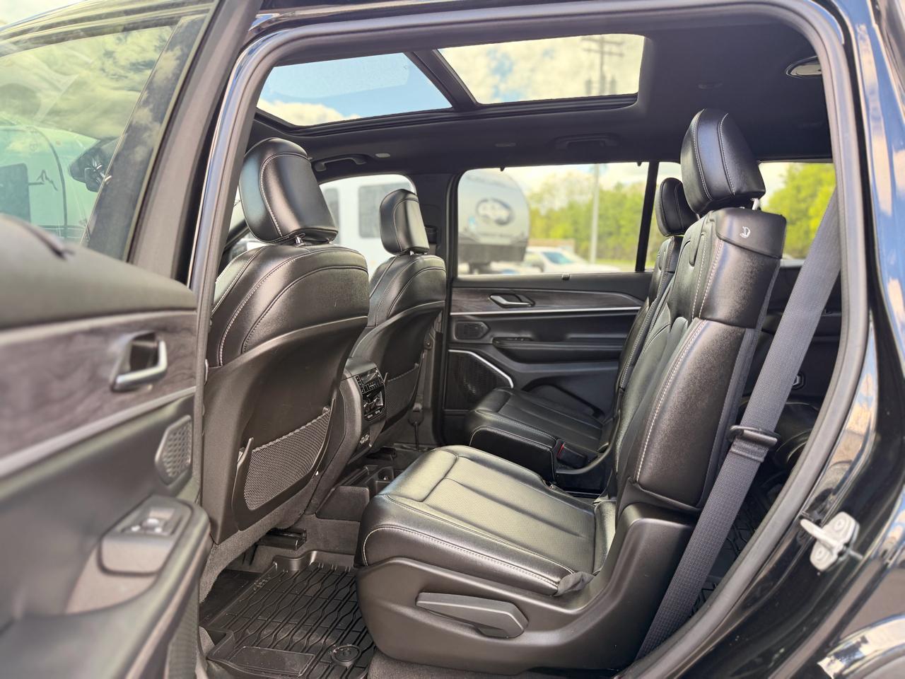 Jeep Grand Cherokee L Limited 4WD 2024