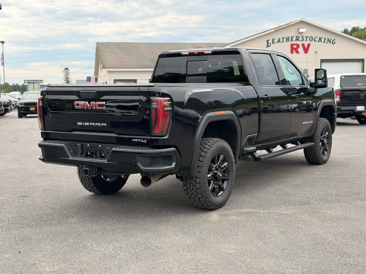 GMC Sierra 2500HD AT4 Crew Cab 4WD 2024