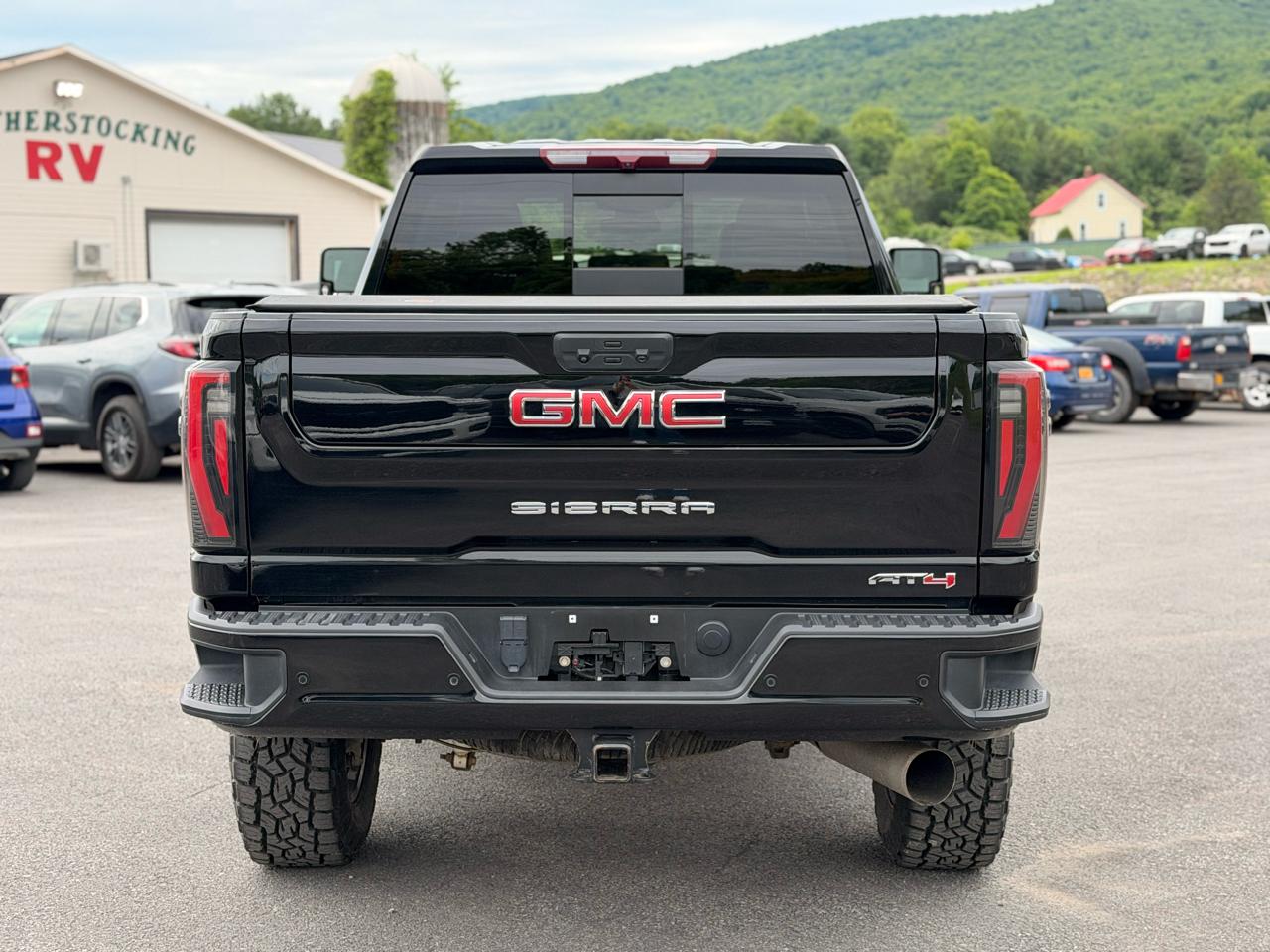 GMC Sierra 2500HD AT4 Crew Cab 4WD 2024