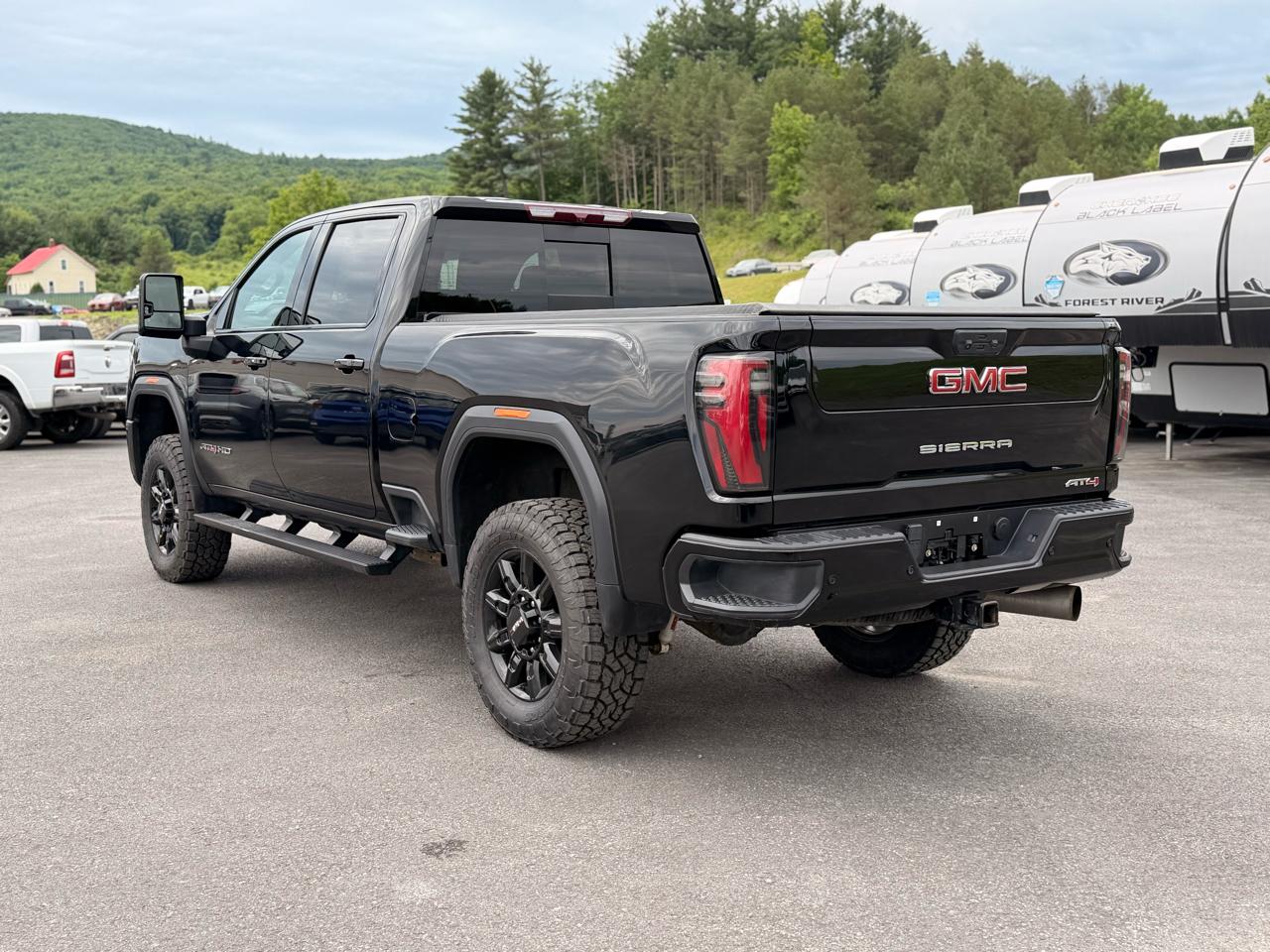 GMC Sierra 2500HD AT4 Crew Cab 4WD 2024