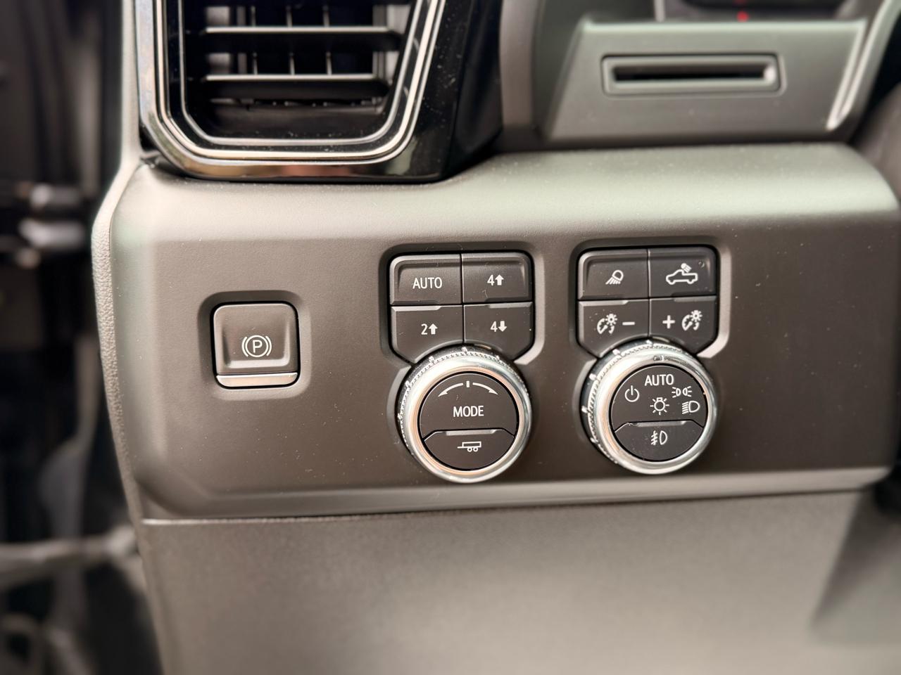 GMC Sierra 2500HD AT4 Crew Cab 4WD 2024