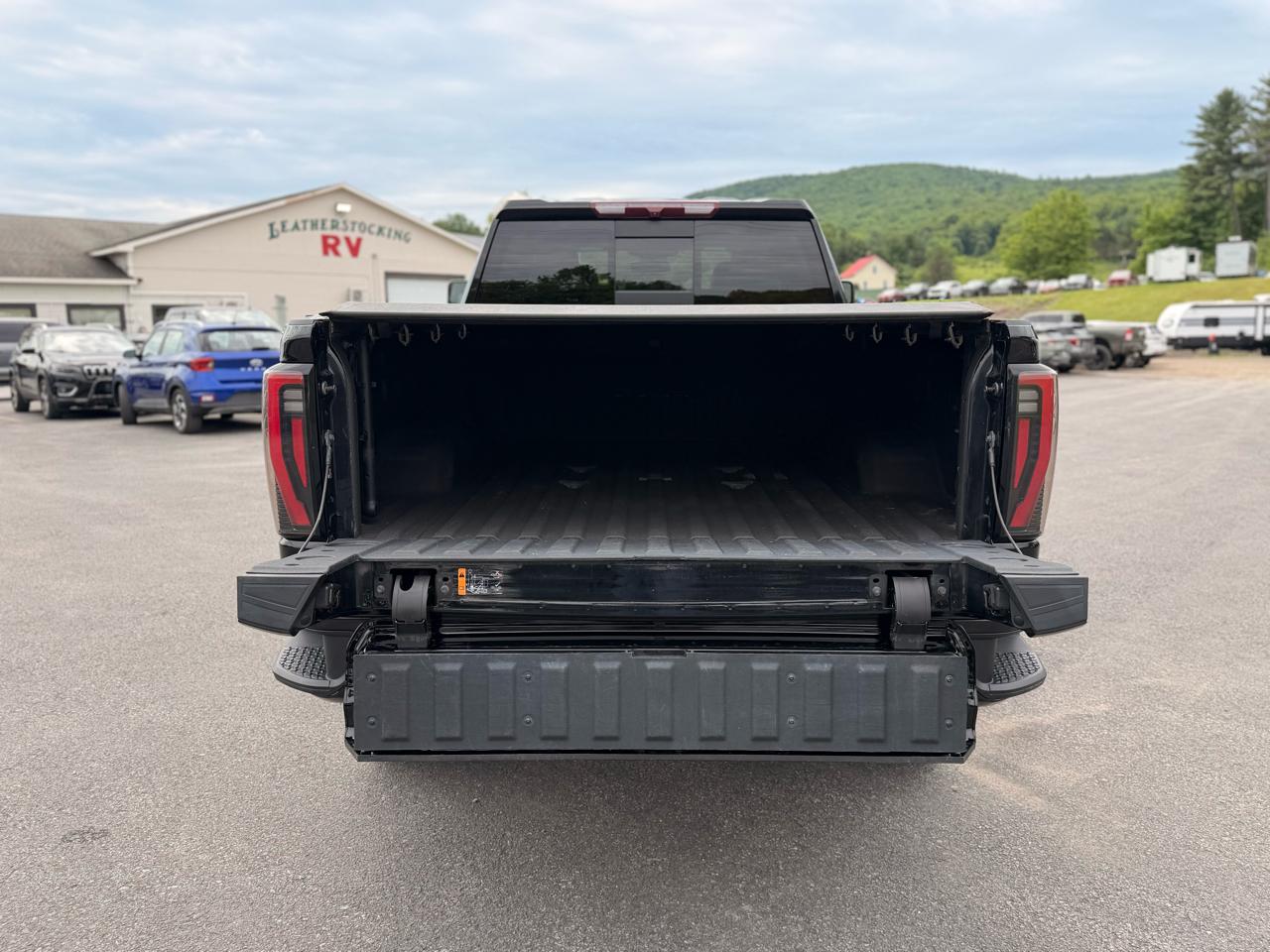 GMC Sierra 2500HD AT4 Crew Cab 4WD 2024